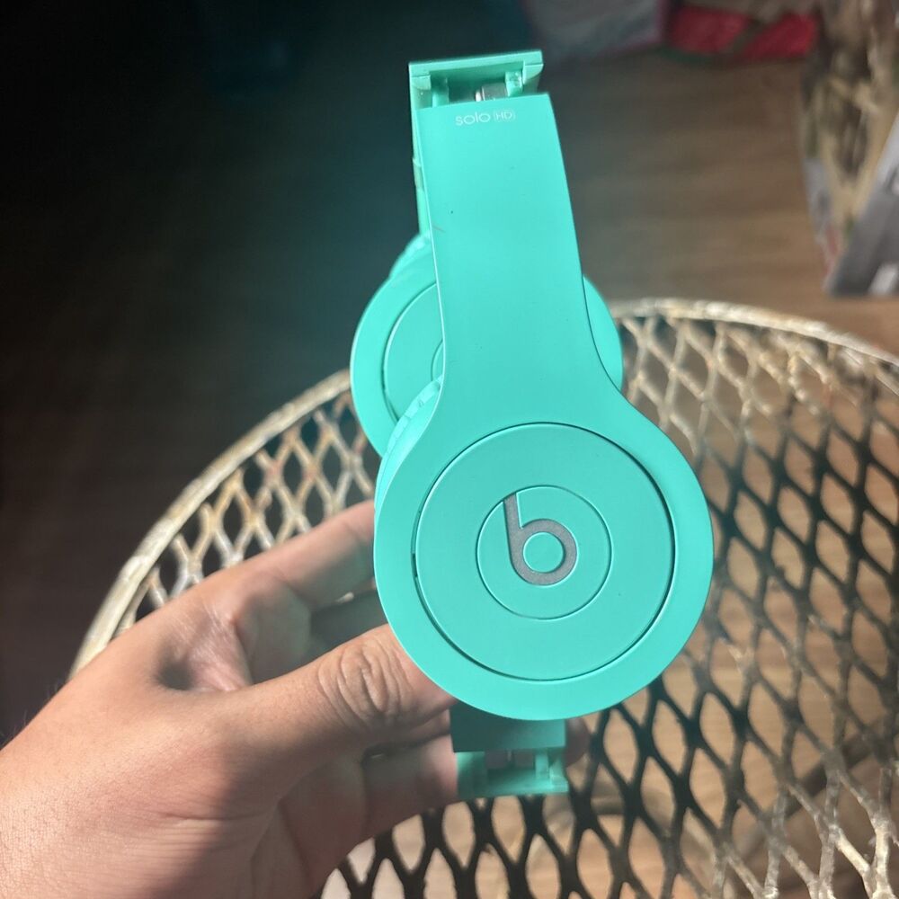 Beats by Dr. Dre Solo HD Teal Headphones Wired Over-Ear Excellent Sound Quality